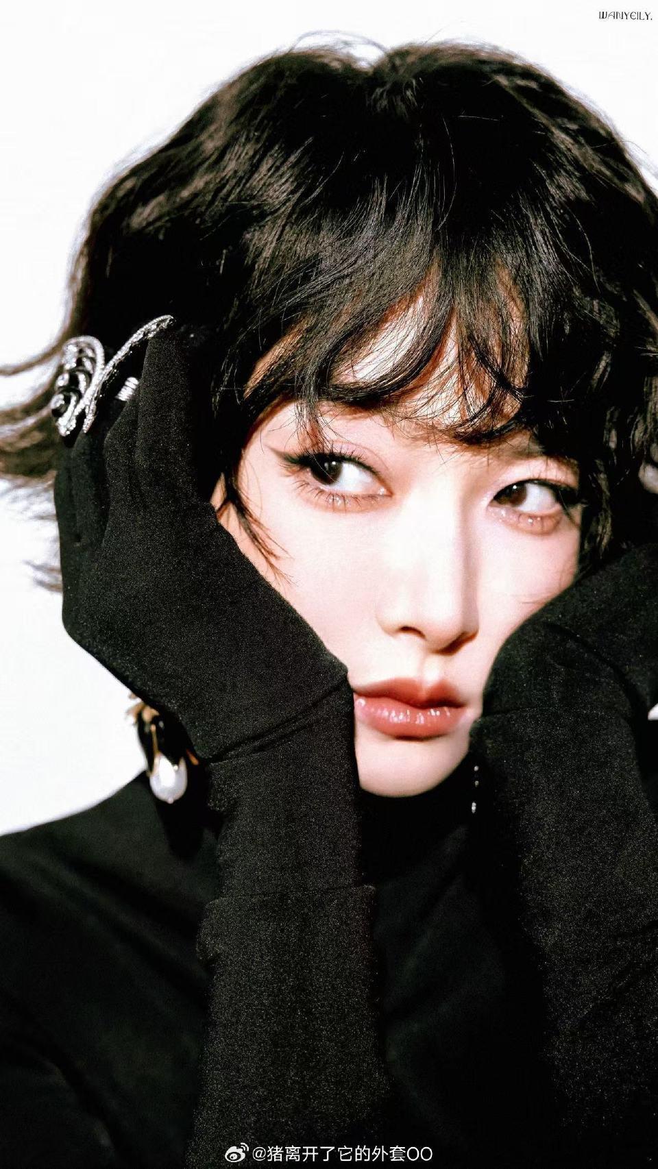 没认出来是宋茜，宋茜短发超美的好吗？新造型明媚有识别度，好喜欢她现在的风格 