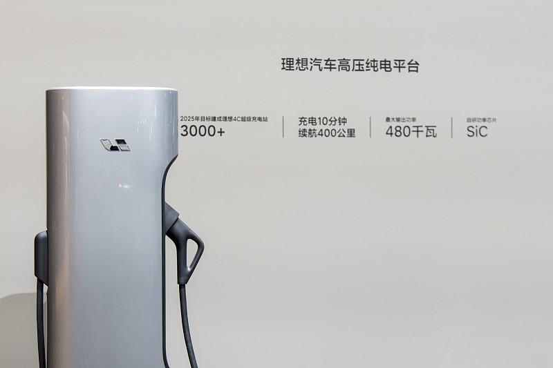 理想为何坚持深度自研电池 说下理想坚持深度自研电池这事，真不是车企跟风烧钱的噱头