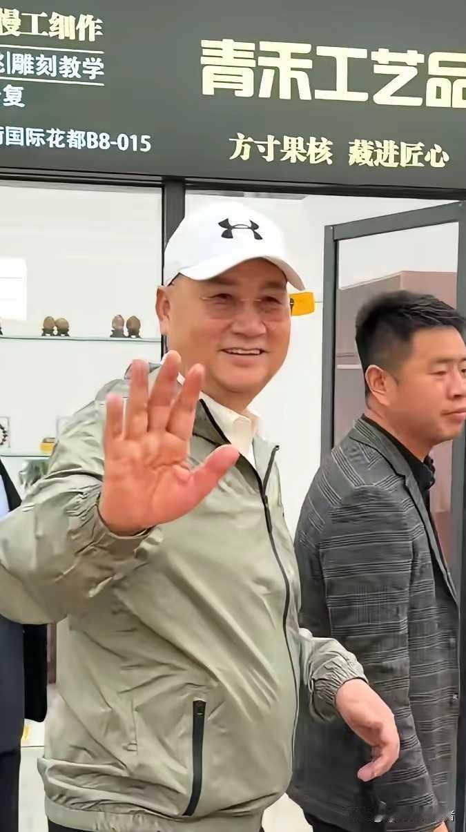 迟重瑞怎么不老呢？迟重瑞如今自己打理妻子留给自己的事业，迟重瑞因为扮演过唐僧被大