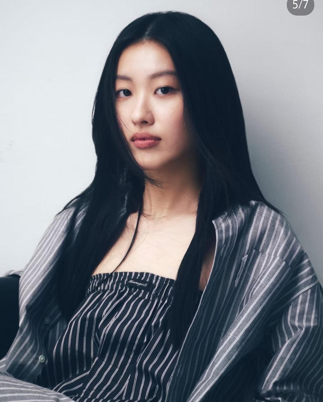 香港华纳音乐今天官宣陈奕迅女儿陈康堤正式加盟，并即将推出首支英文单曲《doll》