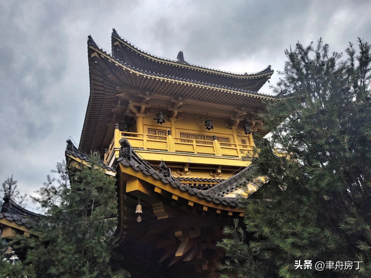 世间愁事少。