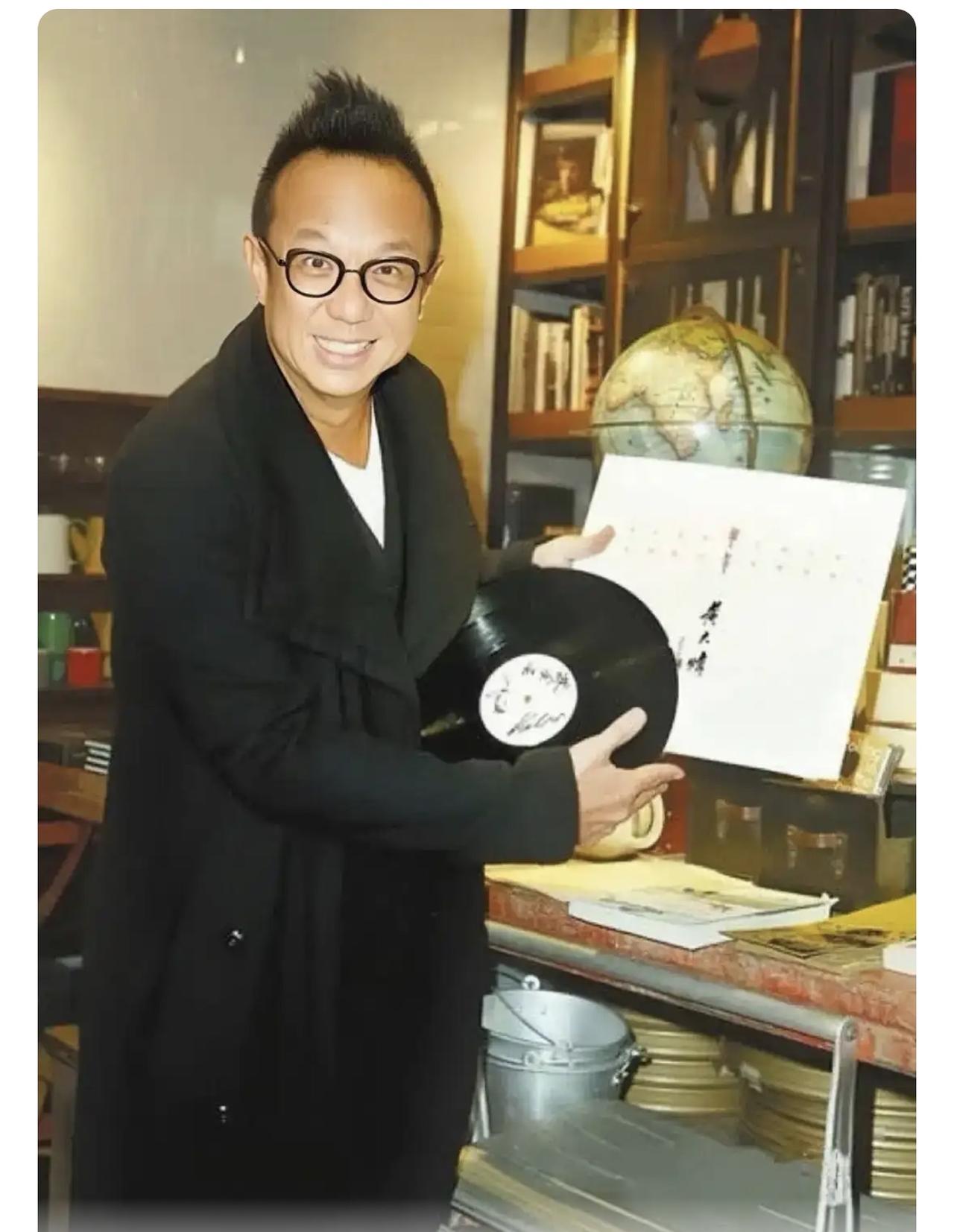 歌手黄大炜去世，享年61岁！很多人可能不熟悉，他是张学良的五弟张学森的外孙！所以