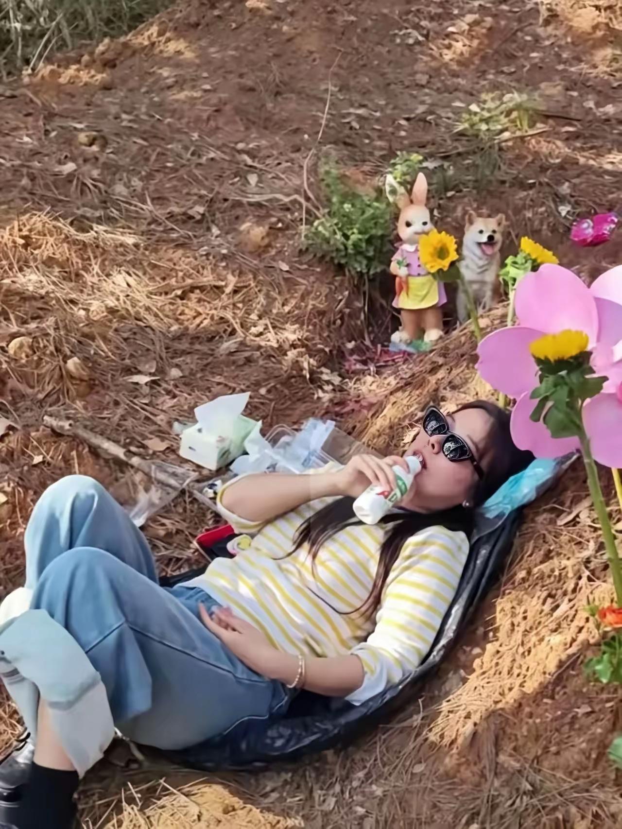 清明节前后，一位母亲独自开车5个小时、跨越近300公里，去看长眠在外地的女儿，她