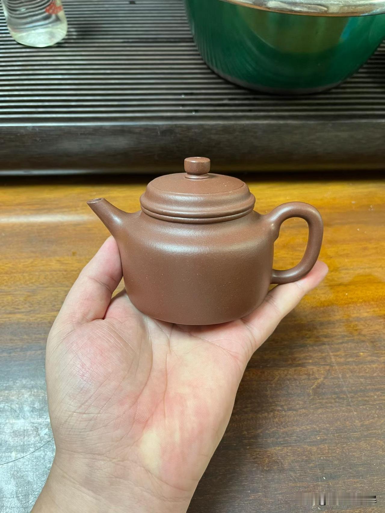 紫砂壶鉴赏三层论：从眼观到手握，建立你的审美坐标系
接触紫砂壶久了，我发现一个现