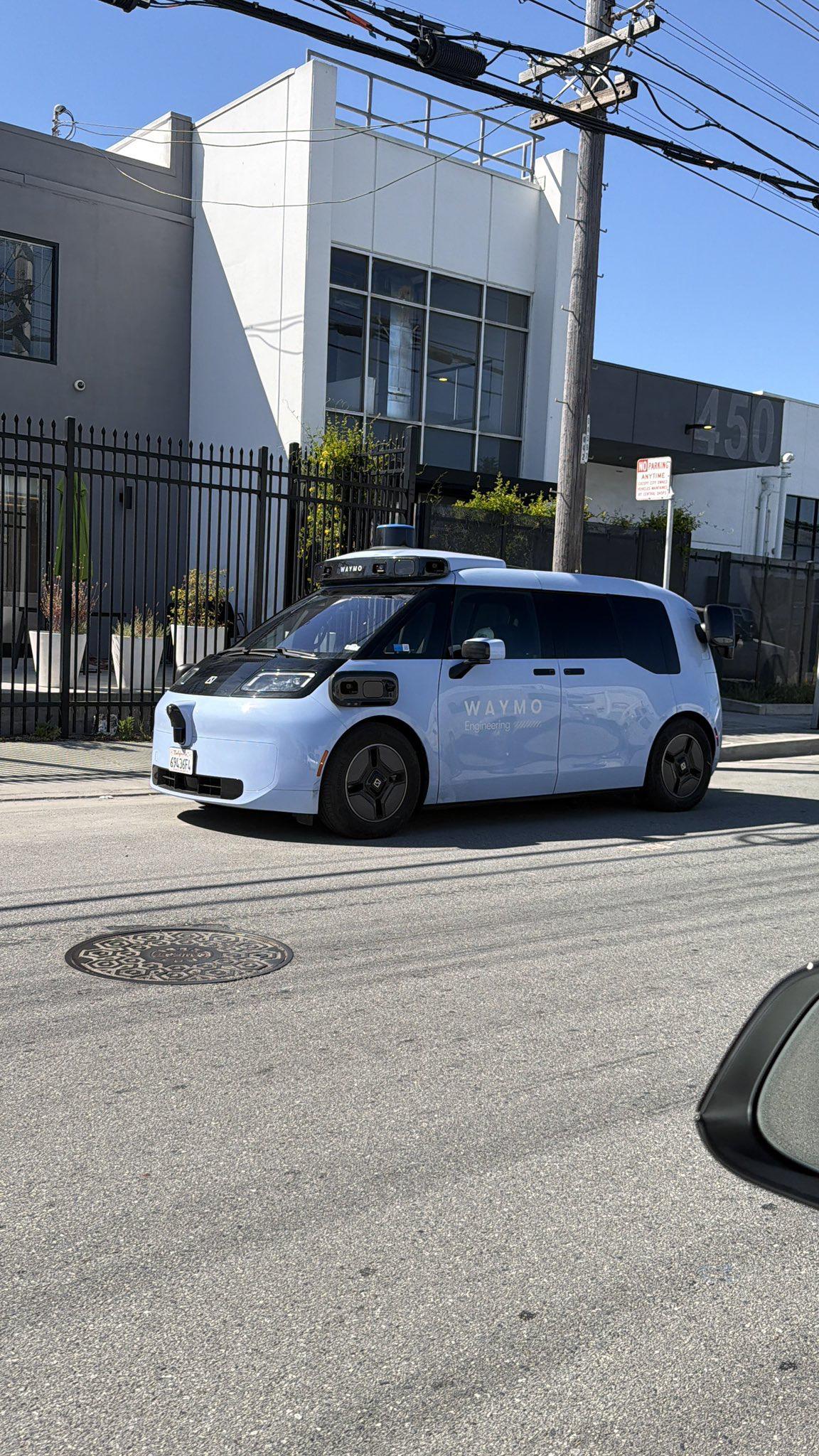极氪RT霸占waymo旧金山仓库
电车出海 大v聊车