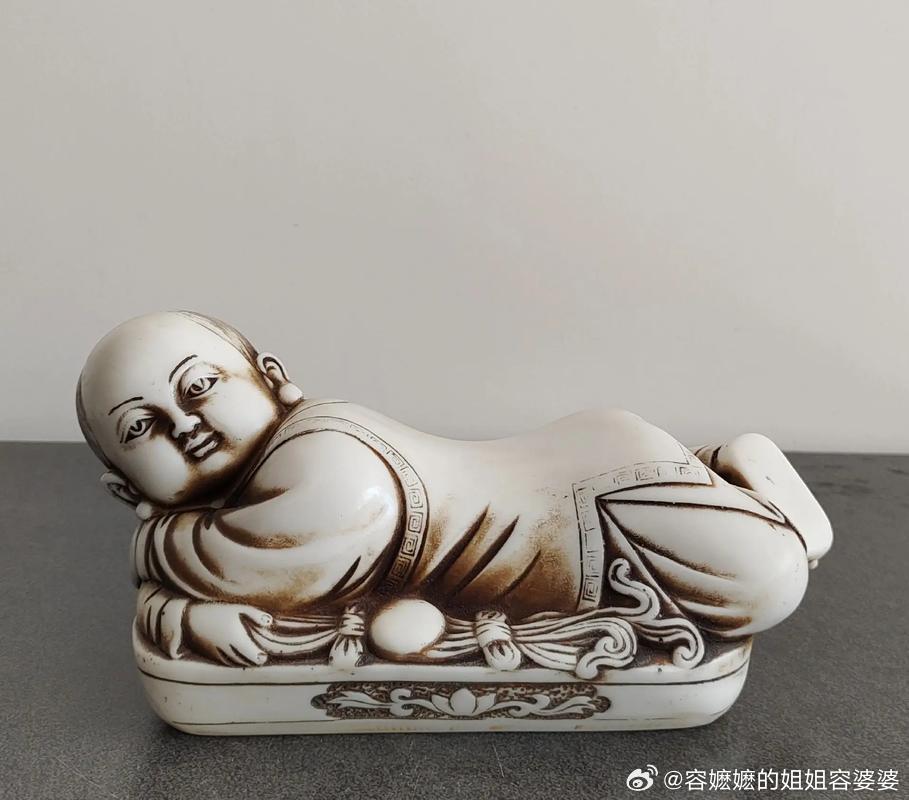 床上最脏的一个地方很多人从没洗过脏枕头大多属于西方舶来品，中国老祖宗早就对枕头的