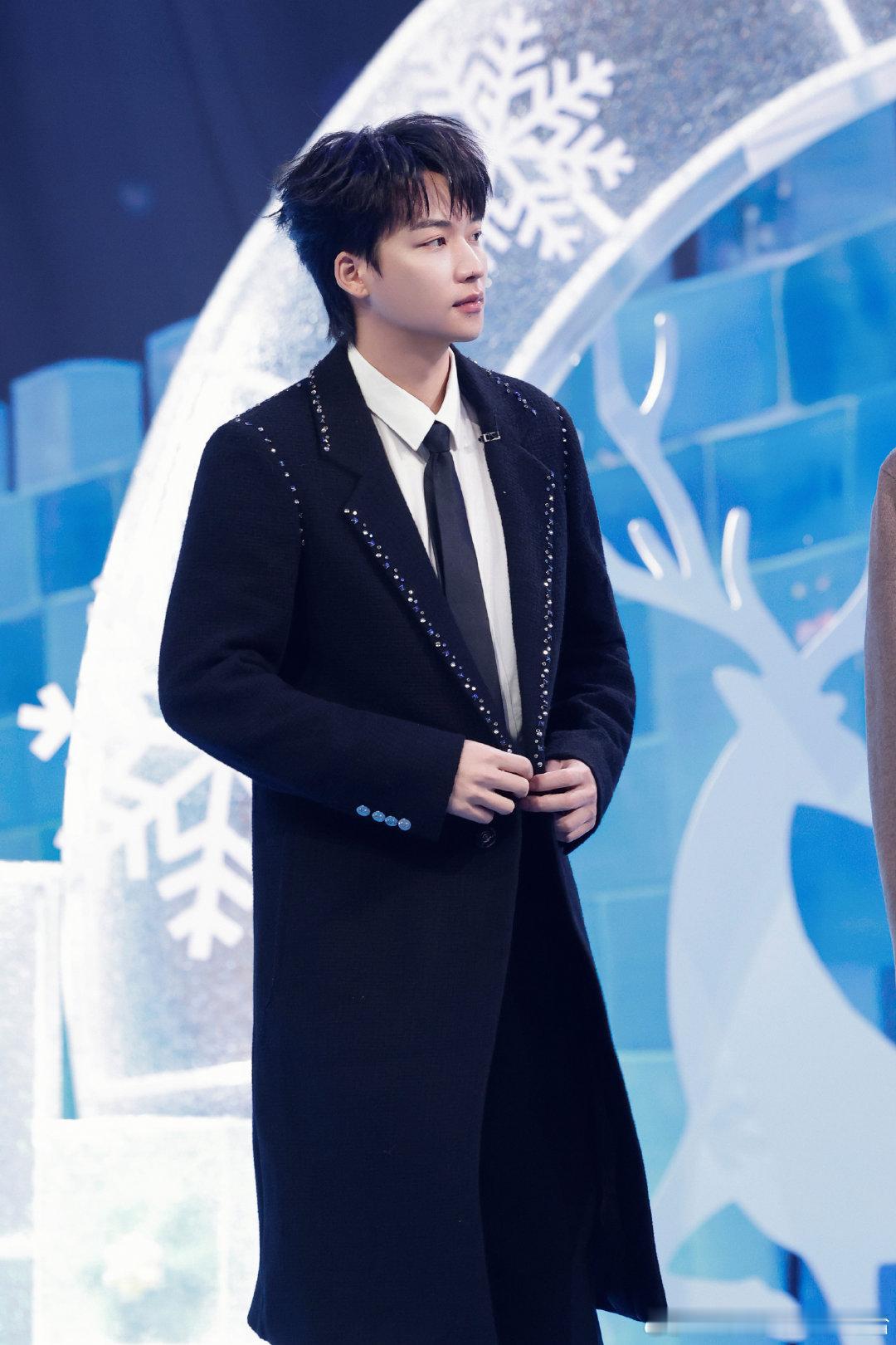 又被吴泽林装到了 “这技能就值这个价” 泽林淡淡一句话，现场瞬间安静…这小子太会