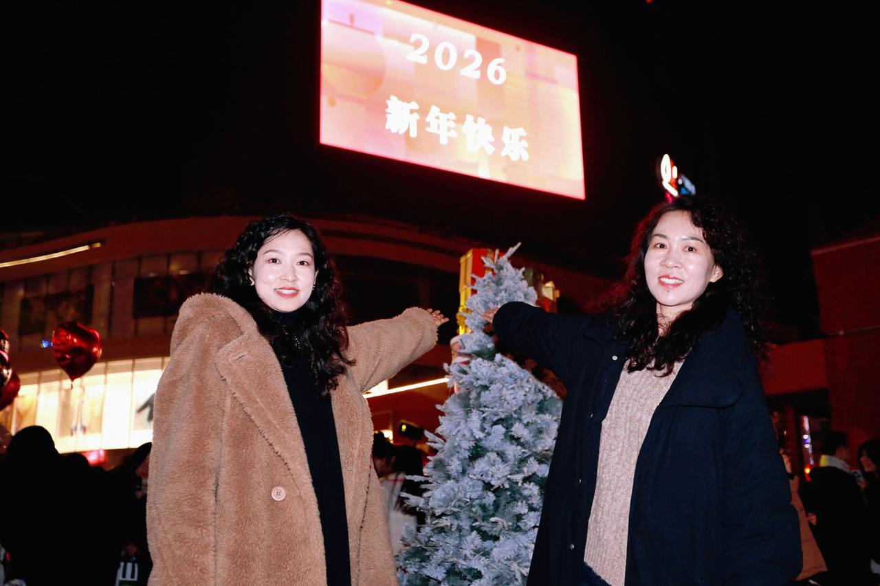 跨年 新年氛围 太原人像摄影约拍跟拍万象城迎新年跨年人像摄影原创