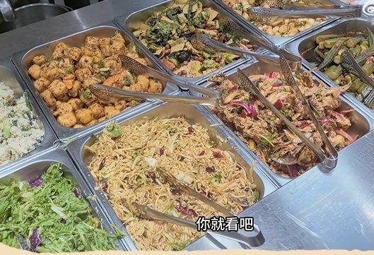 张泽禹哈尔滨打卡东北盒饭谁懂啊张泽禹的哈尔滨vlog也太治愈了回家炫盒饭幸福感拉