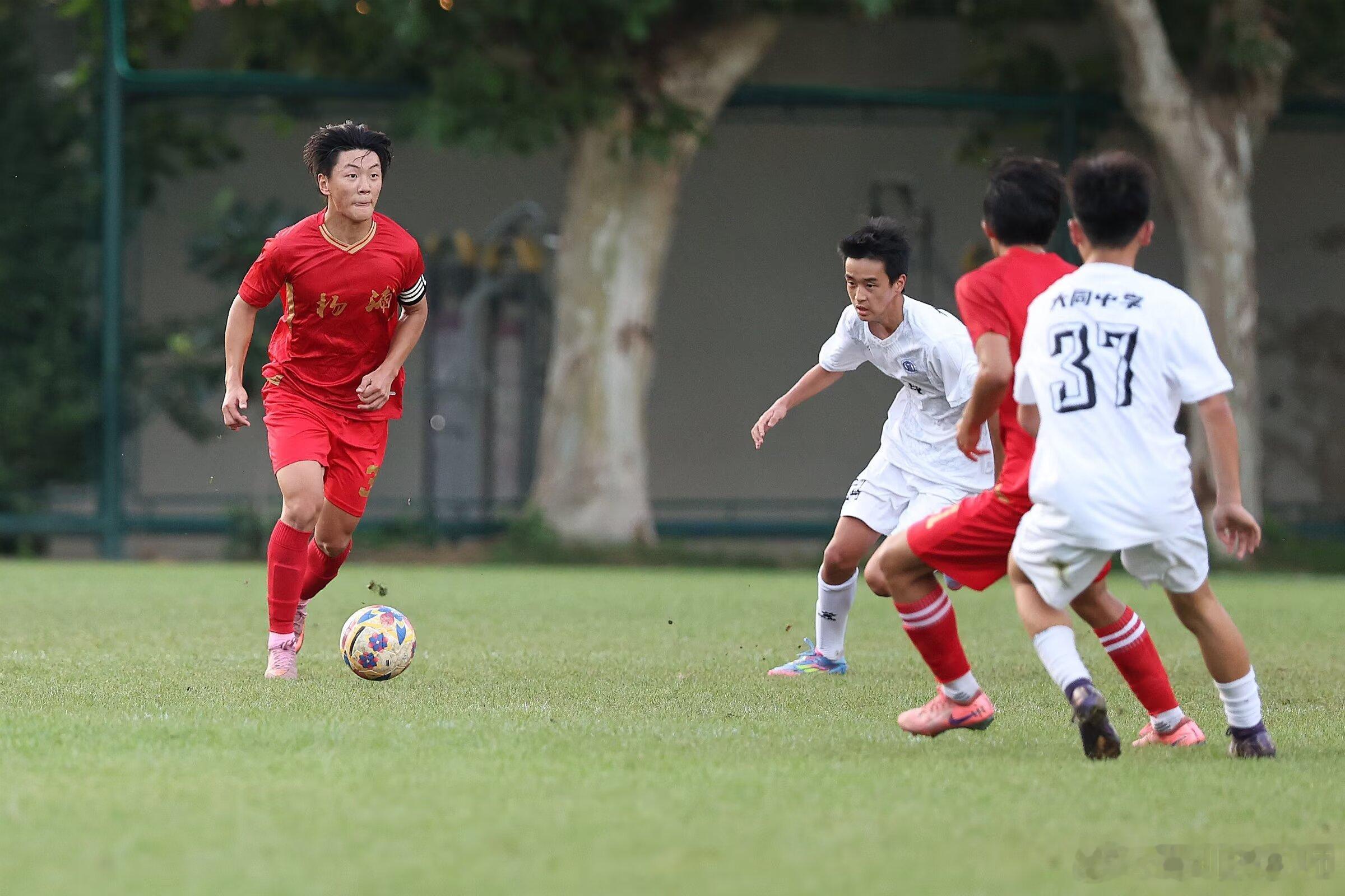 北京时间6月6日，2026 年 “卡尔美杯” 上海市青少年足球锦标赛男子甲组第三