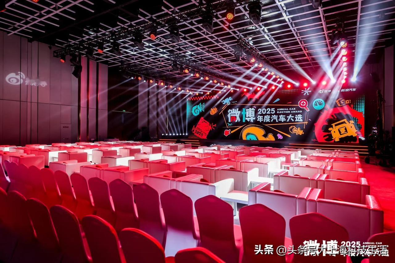 作为颜控+玩车人，它算是目前最在我审美上的车，不像有些竞品设计要么太激进要么太中