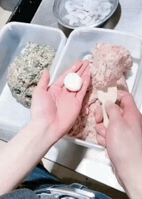 图一：老板看完以后表示，大家可以放心，该不负责任的员工，已经被我们开除了。
图二