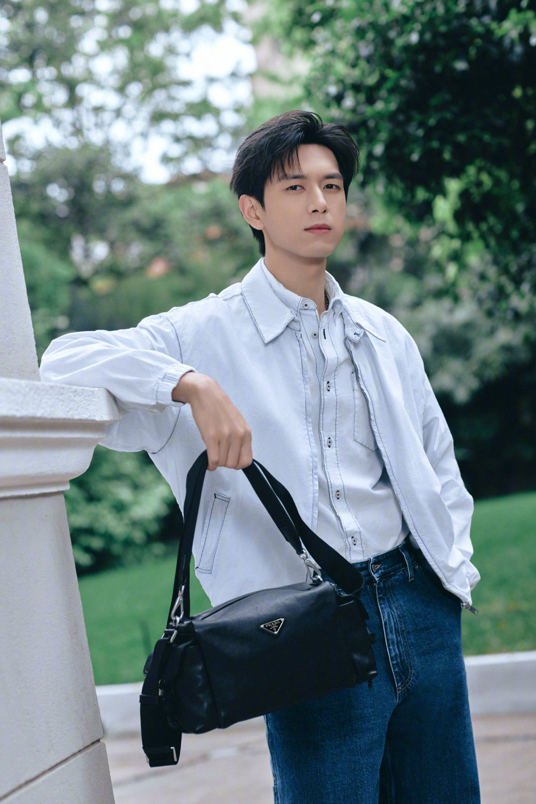 品牌代言人李现、品牌大使陈昊宇、演员董思成拍摄Prada 520大片，不同风格的