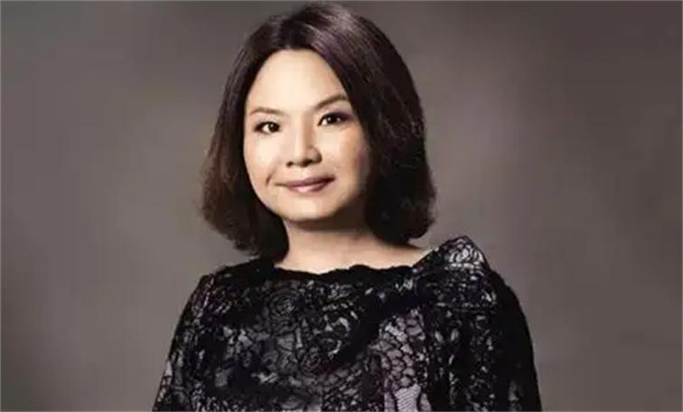 2017年10月，来自浙江省武义县的女富豪，何巧女，赴美国考察之际，向美国捐款1