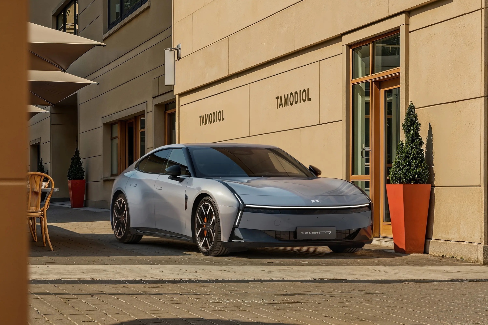 小鹏 P7 这次升级真的戳我😘第二代智驾太省心了，城区开应对各种路况都很从容，