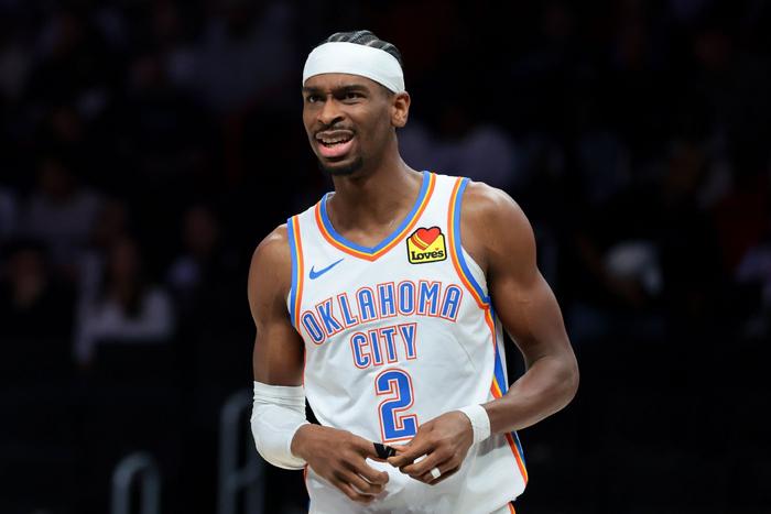 看NBA上咪咕视频，随着卡森-华莱士提前续约达成，雷霆队在2027-28赛季前六