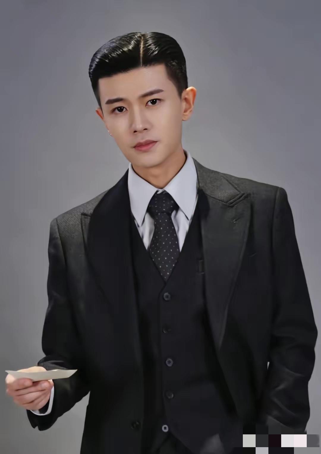 任嘉伦啊任嘉伦
你要是真扛不住就退圈吧！
真的越看越气，36岁的年纪，内娱多少男