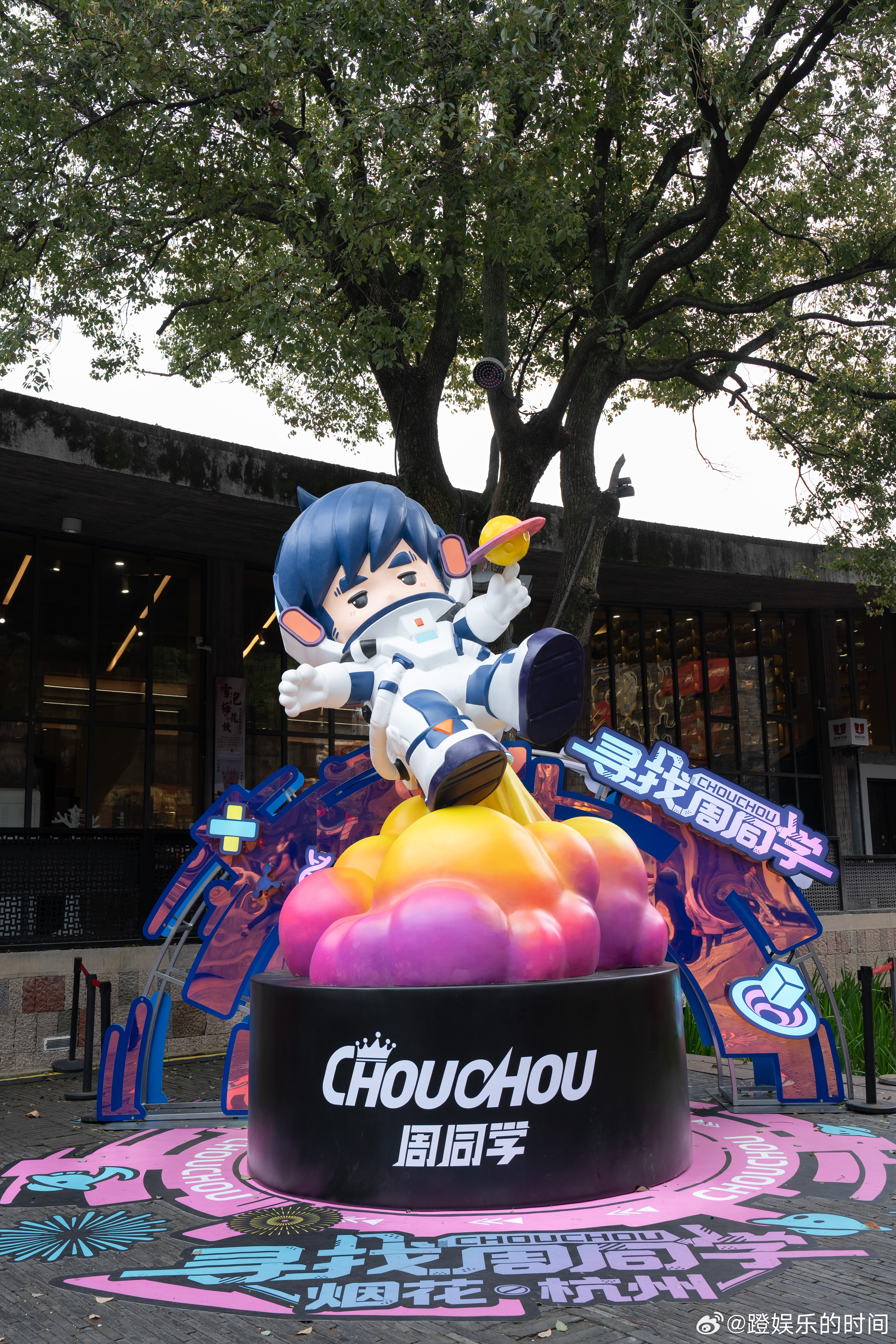 杭州周杰伦痛城 杭州这波“痛”得太幸福！街头巷尾都是周杰伦的身影，演唱会前的快乐