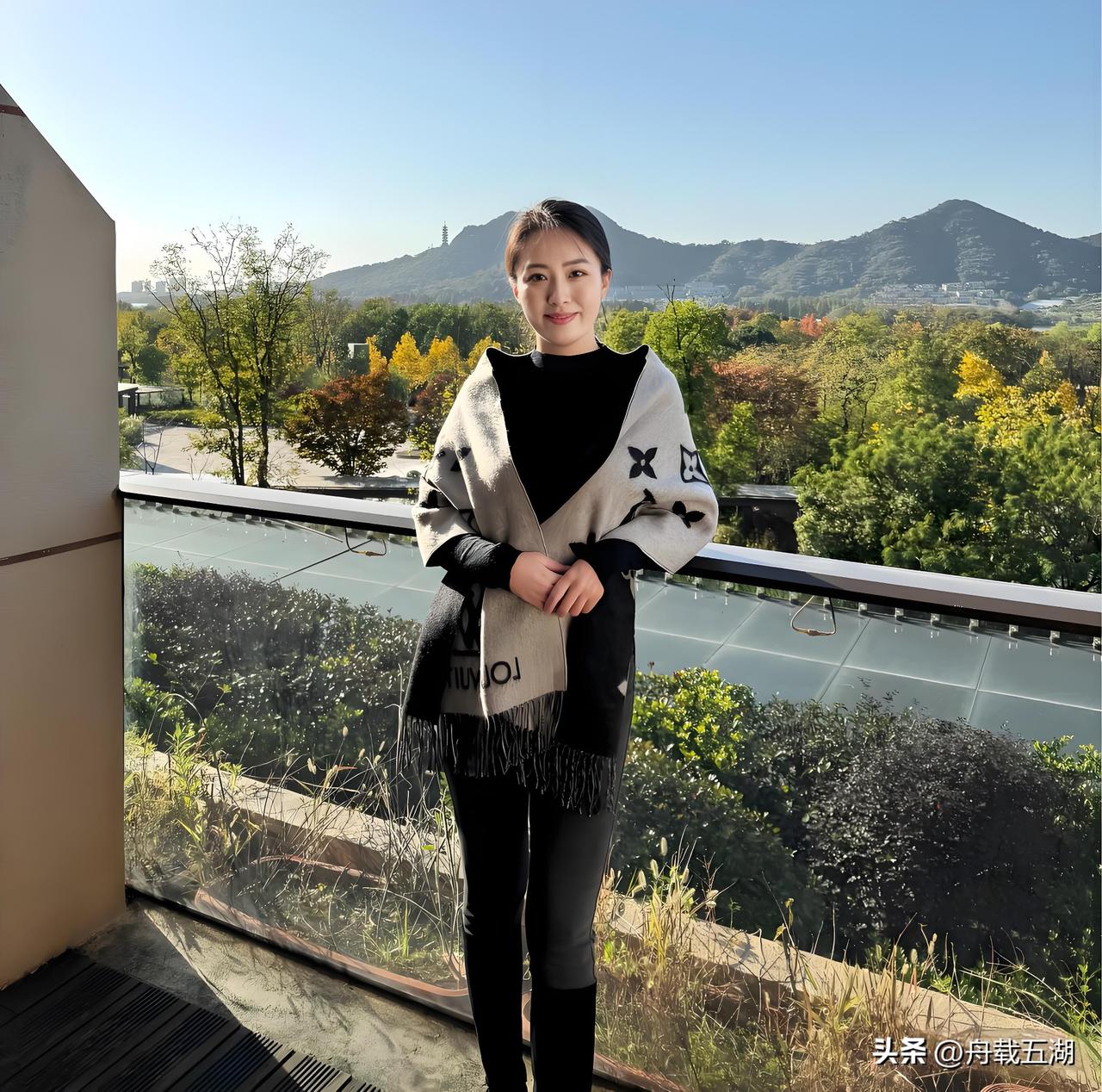 心之所向，
身之所往。
于此城此山之间，
寻得一方自在坐标，
风轻云淡，
万物皆