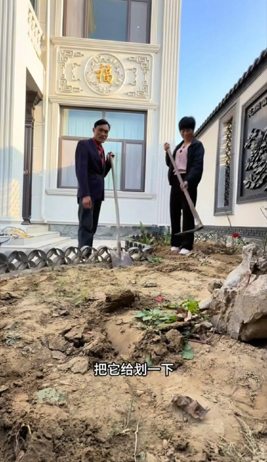 拉面哥跟大衣哥，这么一比还是有差距 ​​​