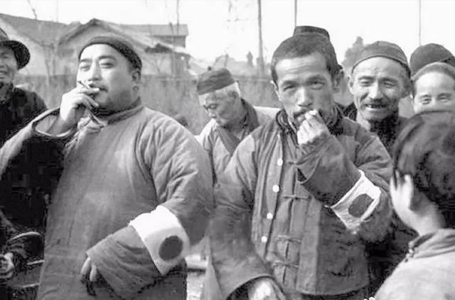 1951年，81岁的大汉奸刘雨田被判死刑，百姓纷纷拍手叫好。他却不知恬耻地大喊到