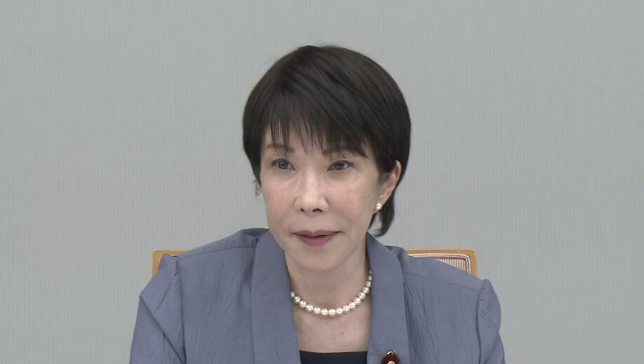 【日本首相抗议俄罗斯设立刻画苏军士兵破坏日本菊纹形象的铜像，称“完全无法接受”，