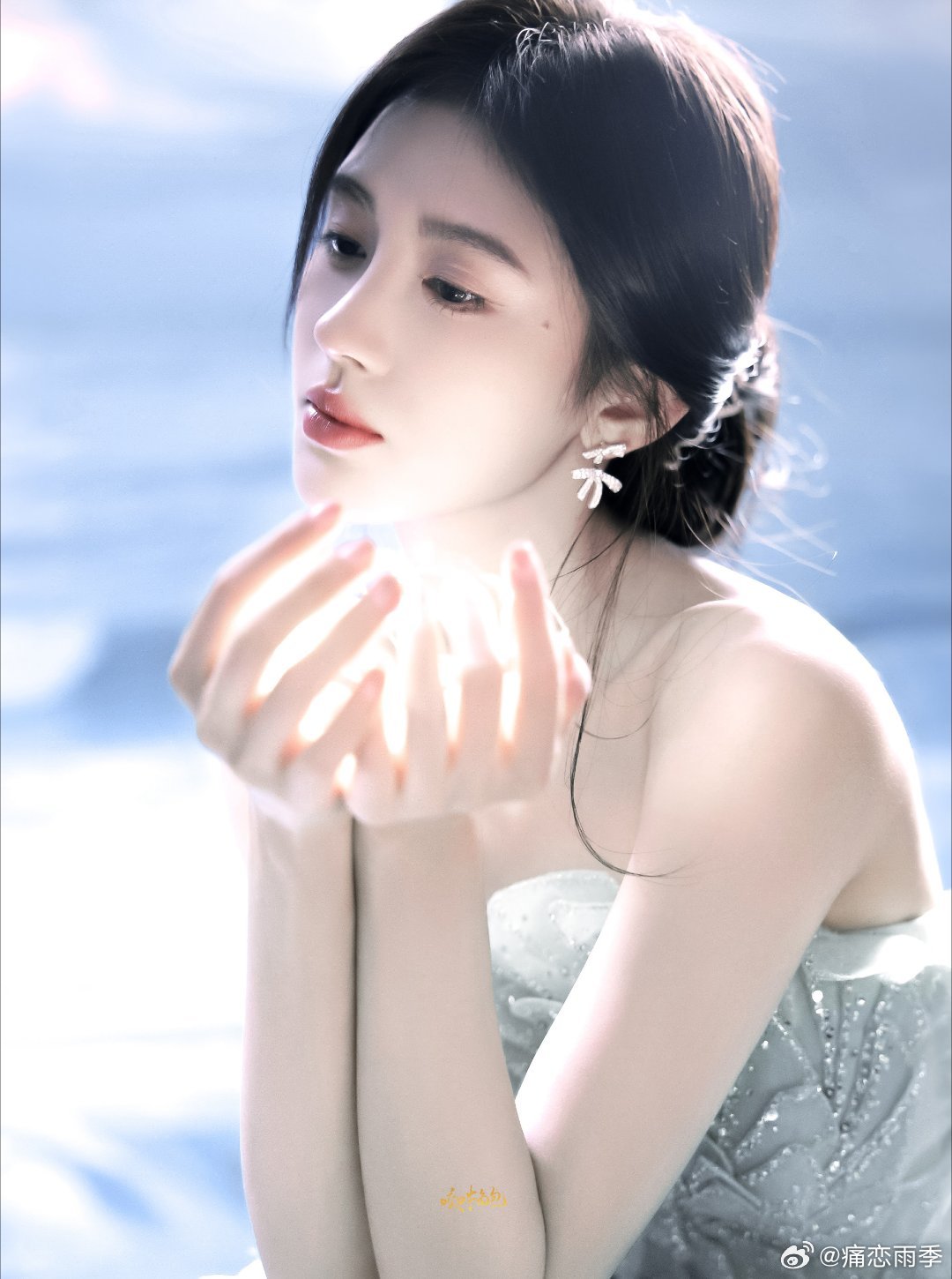 jjy鞠婧祎来战 jjy鞠婧祎阿黛“落叶一片一片拼凑回忆，星光一点一点晕染爱意”