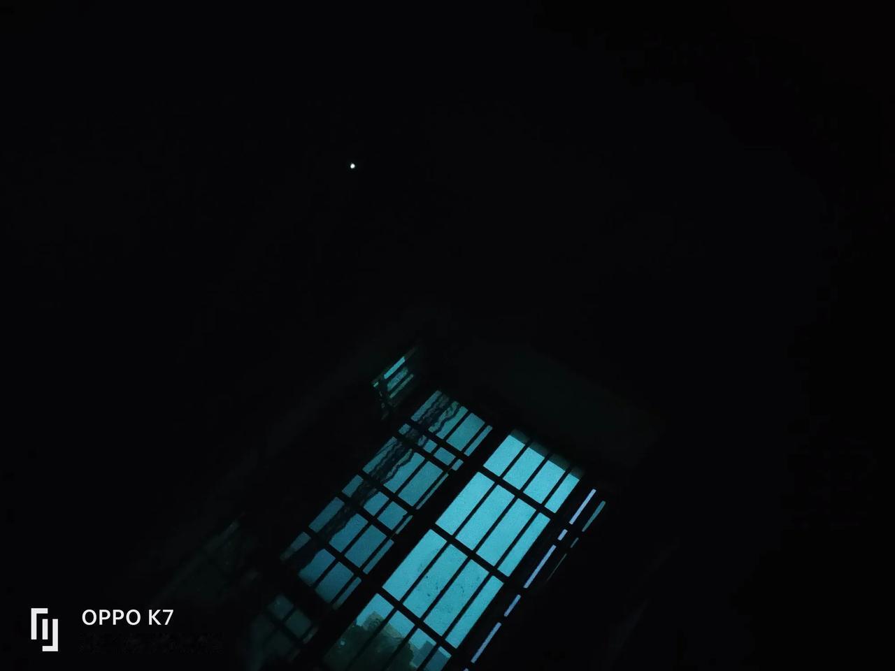 闹钟响了几遍了，我又要起床洗漱去上班，新的一天开始了。虽然想赖床，但是为了生活，