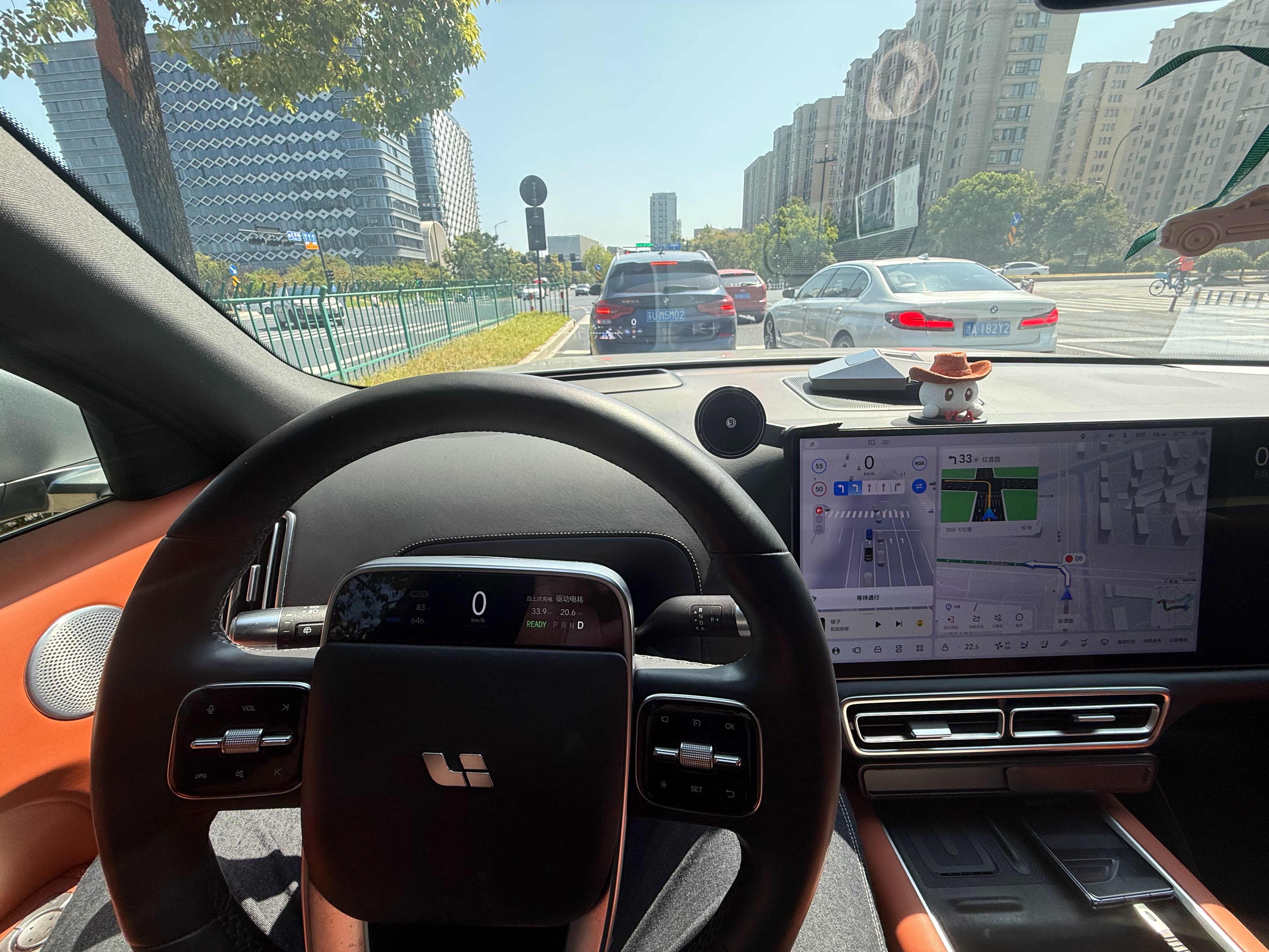 开 L9 去提一台新车，顺便把 L9 留下做个保养[毕业快乐] ​​​