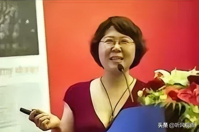 莫言的女儿管笑笑快“笑”不出来了！有人公开举报她博士论文涉嫌抄袭或洗稿。作家都抢