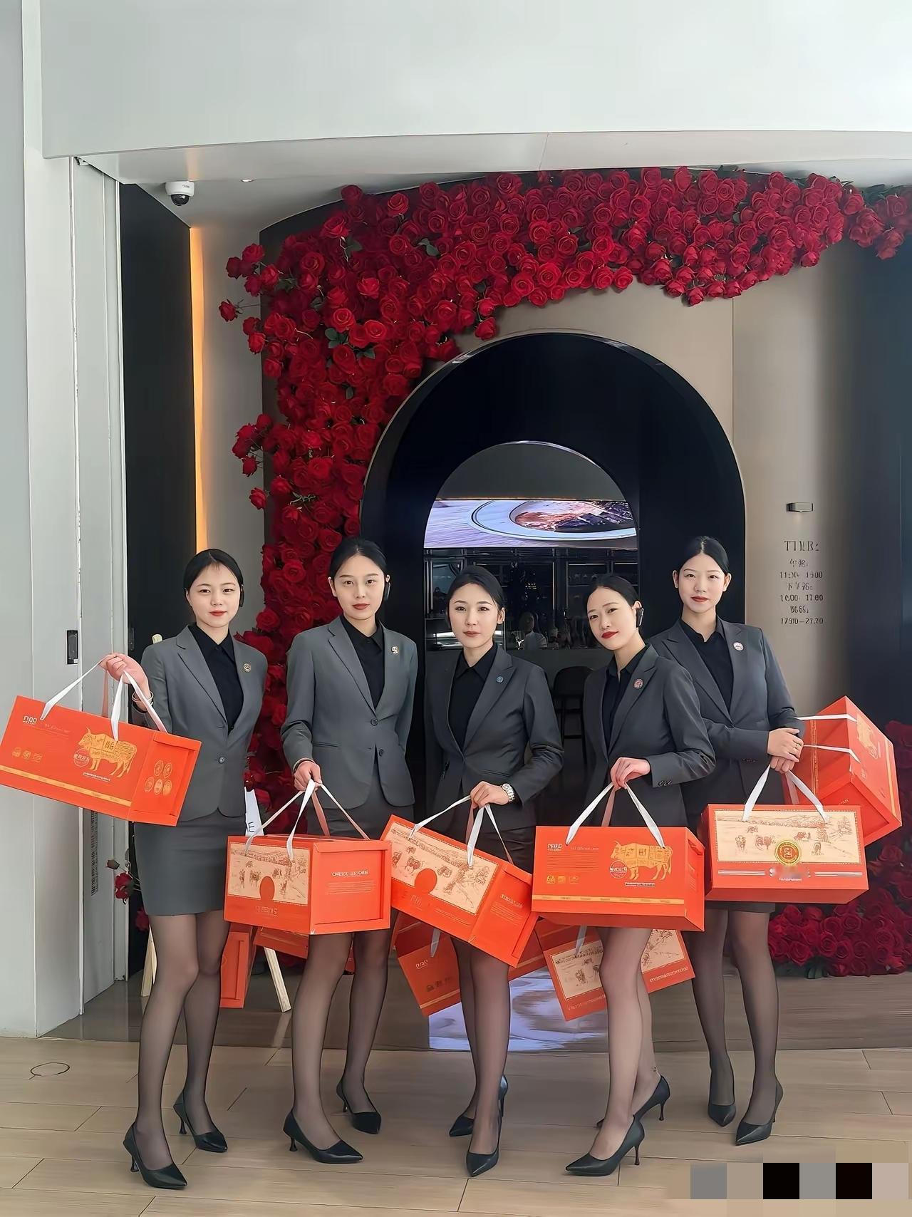 看到这些销售女孩子，做了销冠，能拿到属于自己的奖励，背后的付出有多大，可想而知了