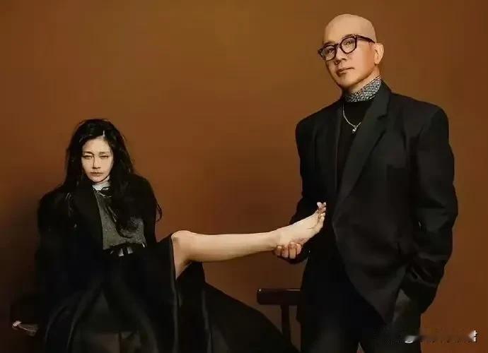 具俊晔一脸得意的样子！
汪小菲要是看了这些照片，会作何感想？
短短的时间，早已物