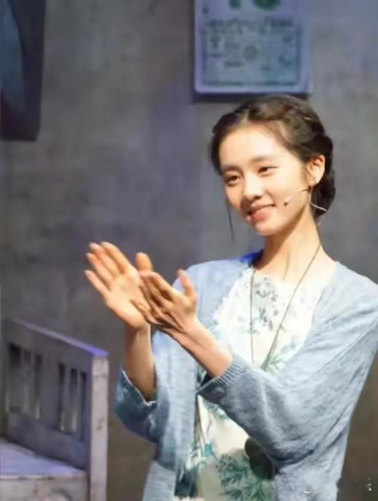孙莉或许从未料到，从小被富养的女儿黄多多，早已在不经意间为黄磊增添了诸多荣光。在