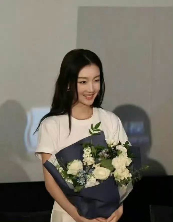 狗仔曝周冬雨刘昊然没分手不是说早就分了吗 前段时间还有人重新磕刘昊然和欧阳娜娜呢