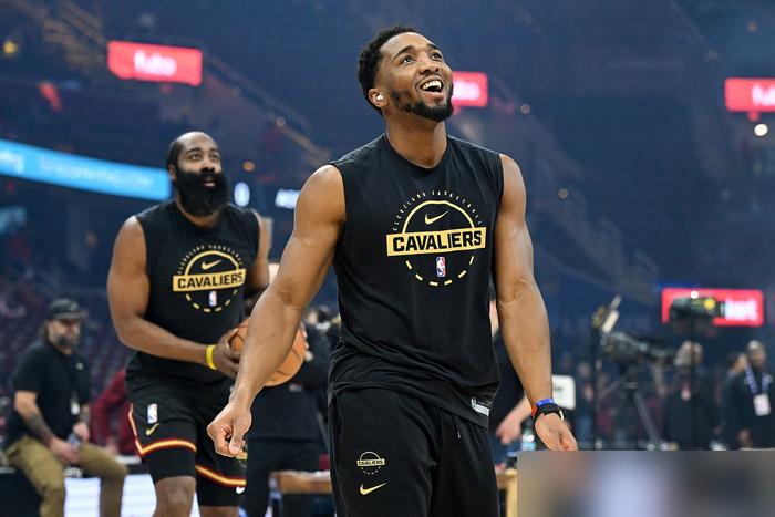 宁可俯冲第五名，也绝不守住第四位。骑士球迷现在的这种反常心态，把全联盟都给看毛了