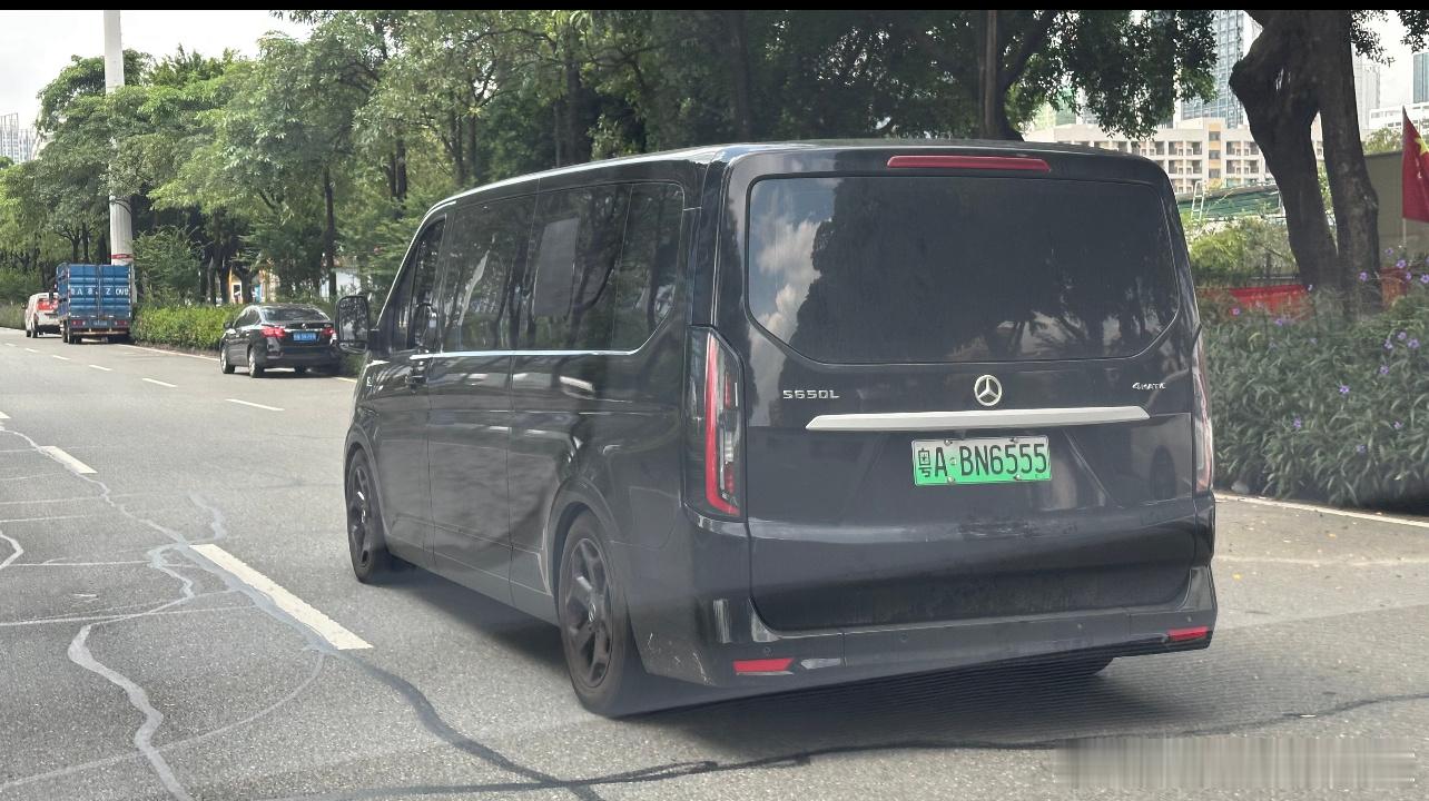这！！！绿牌！！谁给破个案！！ ​​​