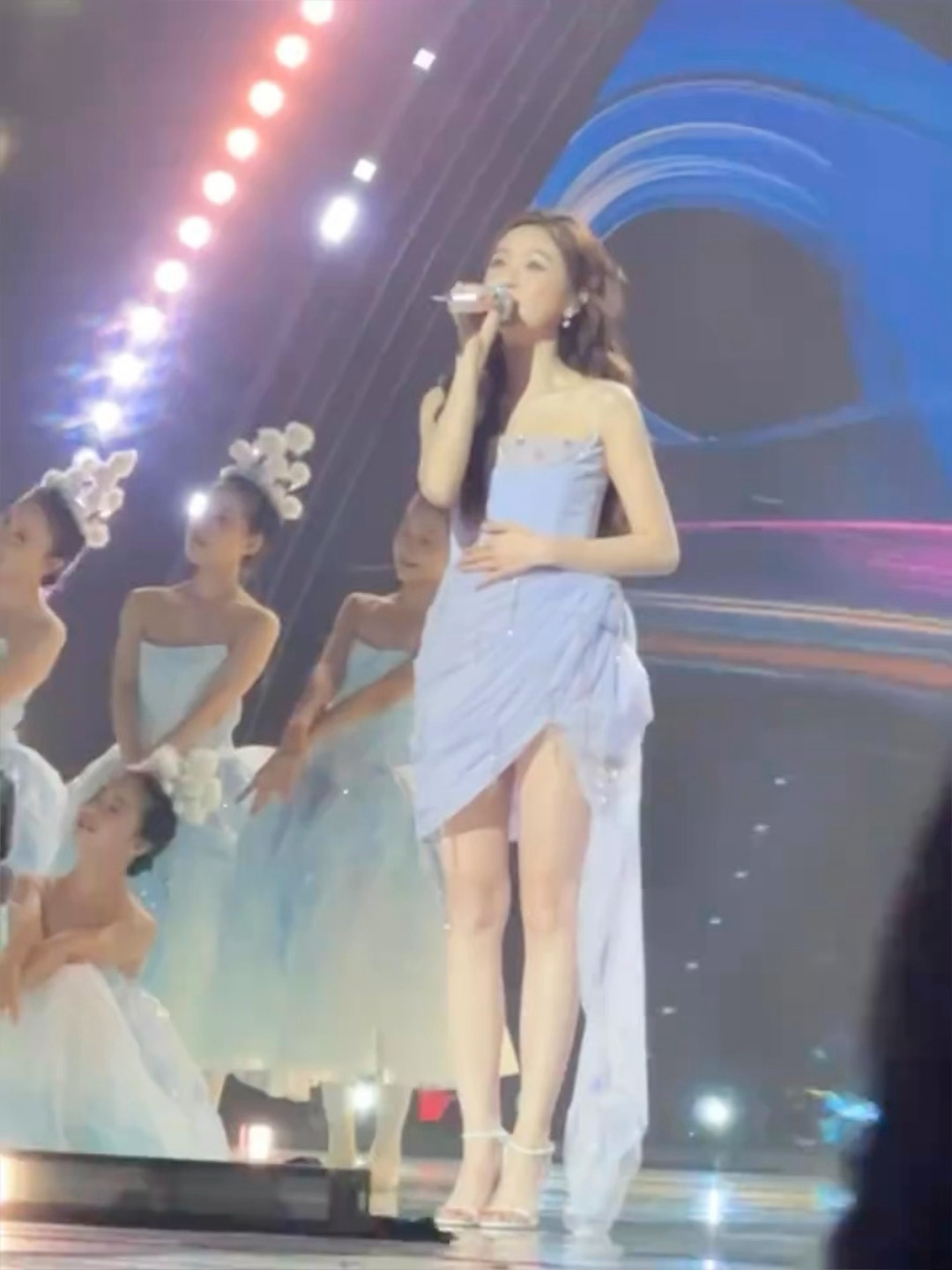 吴宣仪.2026海南春晚官宣吴宣仪 又捡了一些些吴选海南春晚的图2026海南春晚