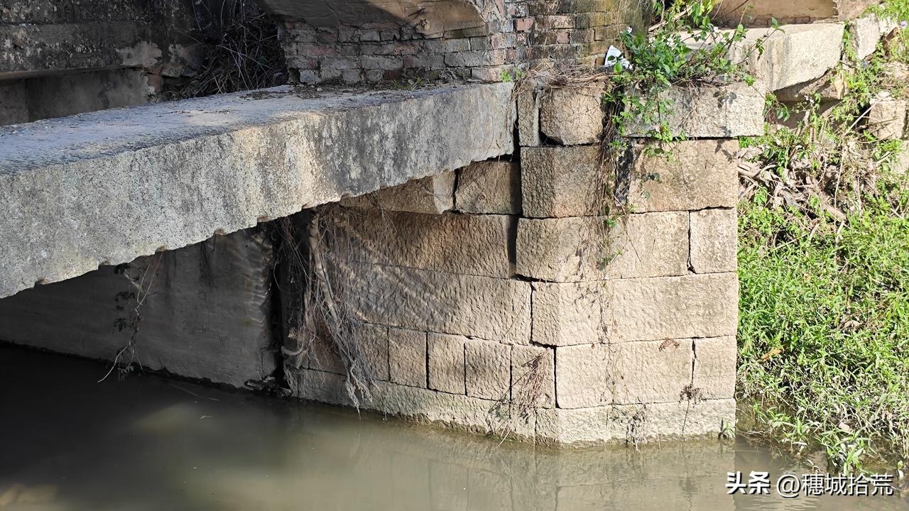 曾和大家分享过的“朗苑桥”（当地称过坑石桥），这次又来，对比之前探访的模样，古桥