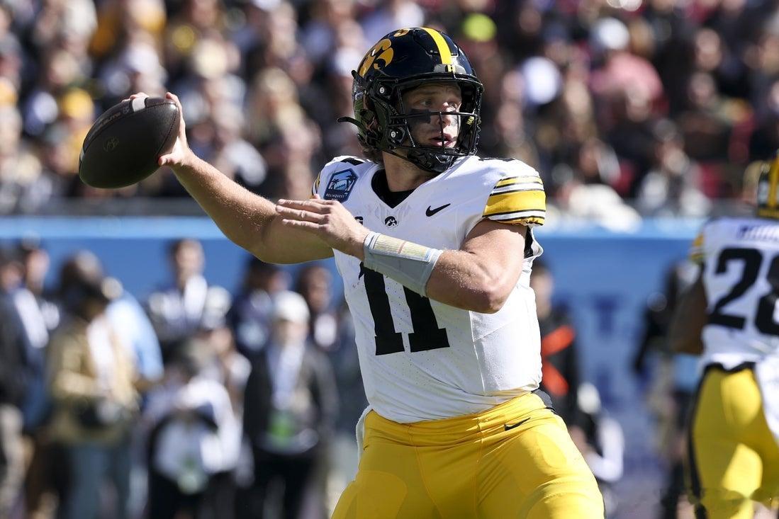 排名第14的范登堡大学27：34不敌排名第23的爱荷华大学 