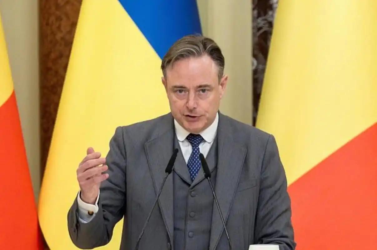 [月亮]比利时首相德韦弗致信冯德莱恩，鼓动欧盟对华采取强硬立场，简直是脑子进水了