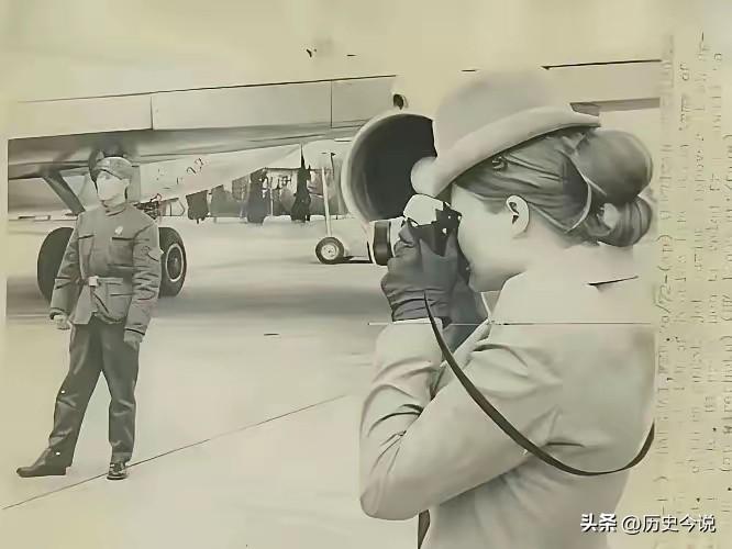 1972年尼克松访华，这名中国卫兵的照片，定格了大国底气！
 
1972年尼克松