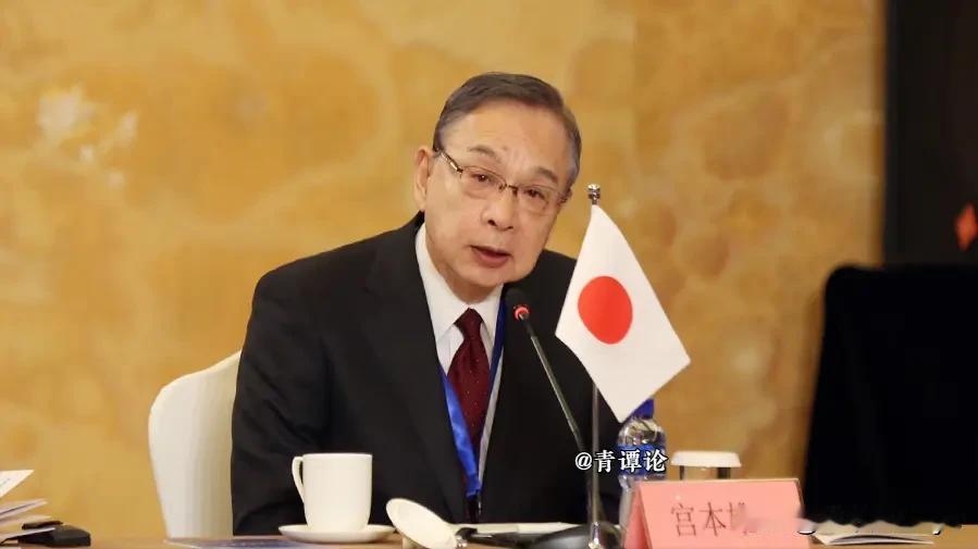 日本前驻华大使宫本雄二今天（7月13日）在日本媒体撰文称，如今的中国正在无限接近