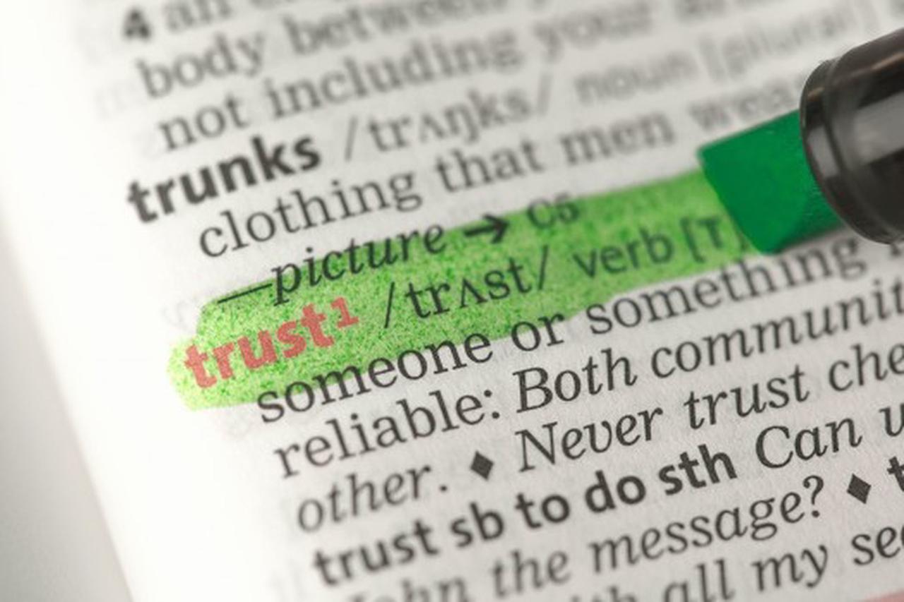 人与人之间最可贵的东西，不是金钱权势，而是信任、真诚、理解和关爱。
信任是关系的