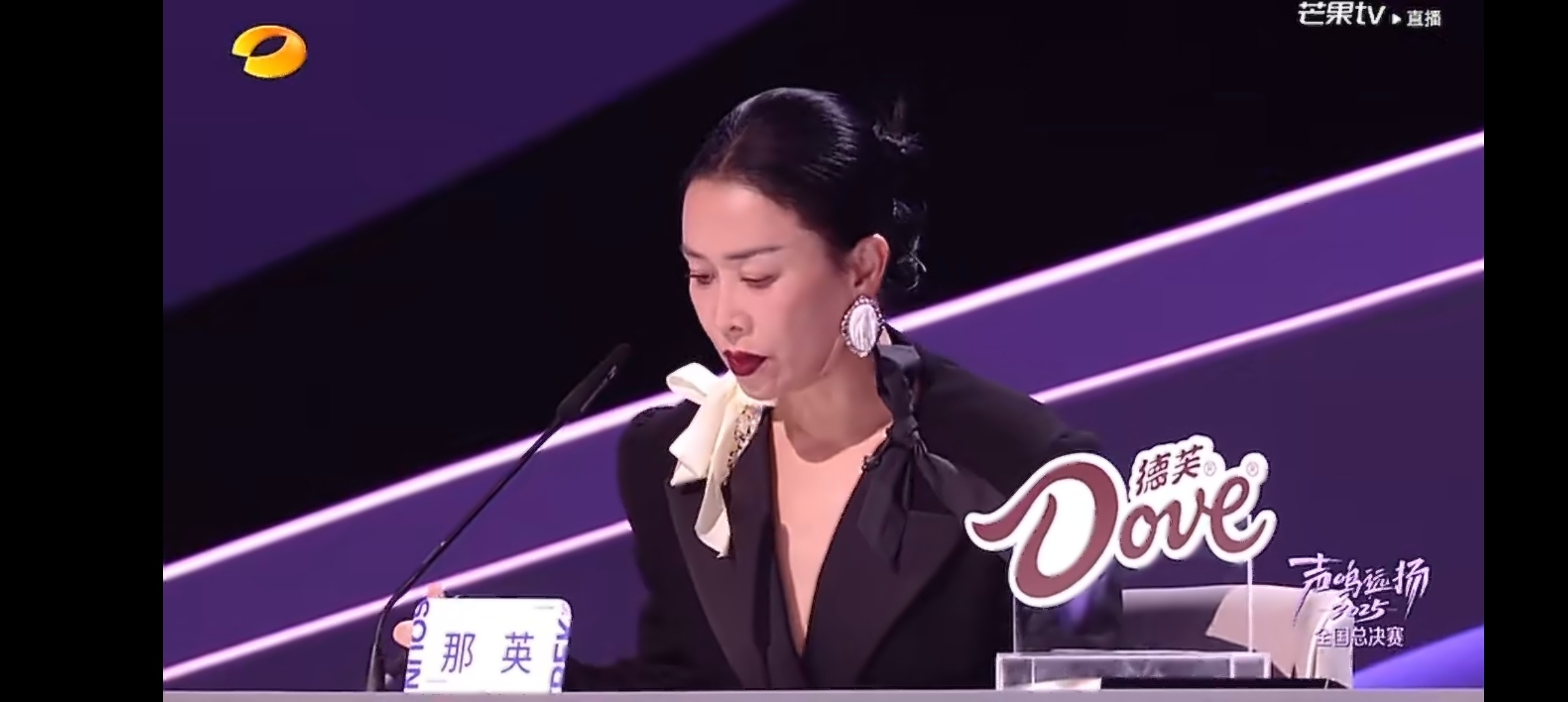 那英直播质疑票数 那姐还是这么真性情这么敢说，直播质疑选手投票结果，说和现场气氛