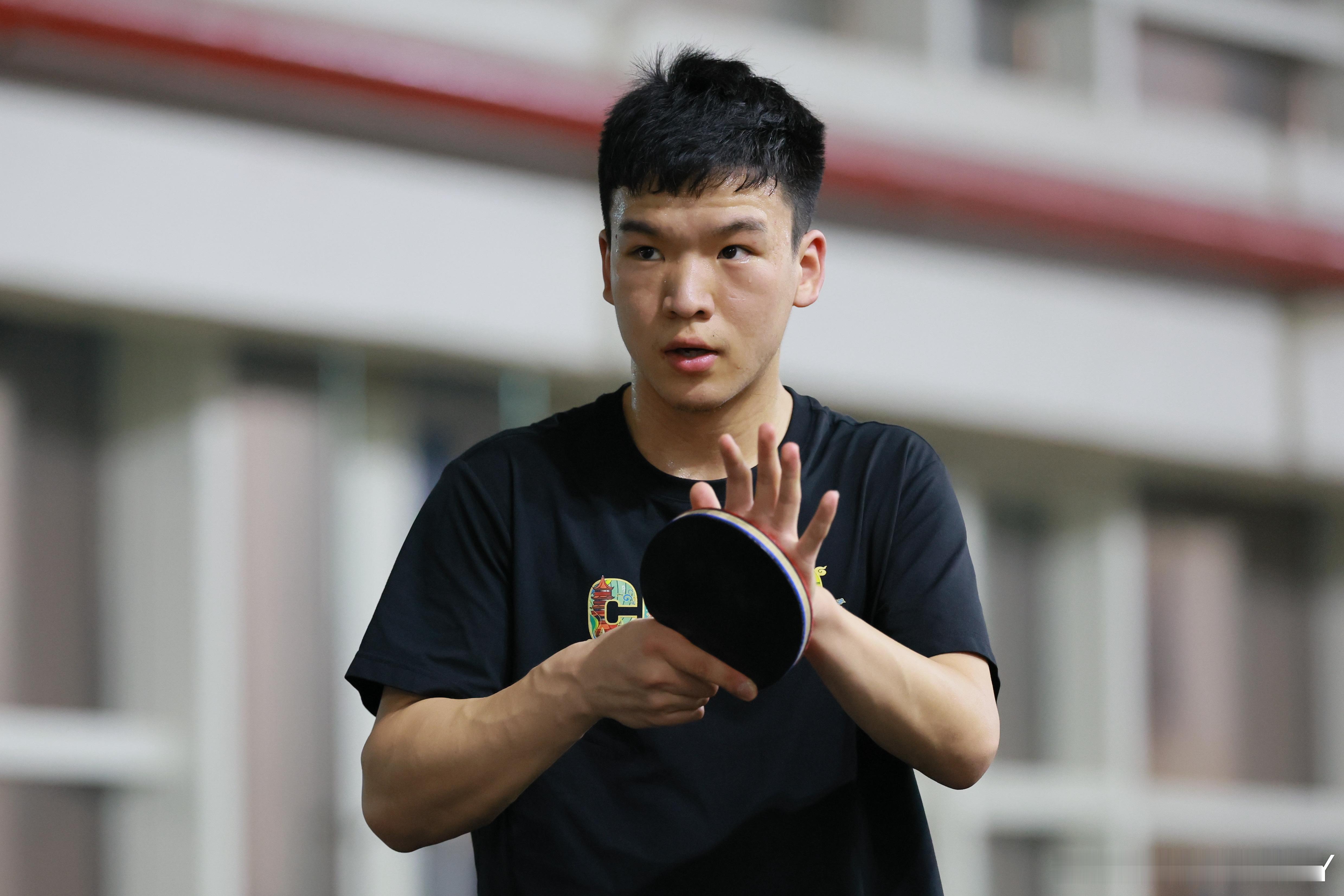 为什么22岁抬头纹会长成这样 ​​​