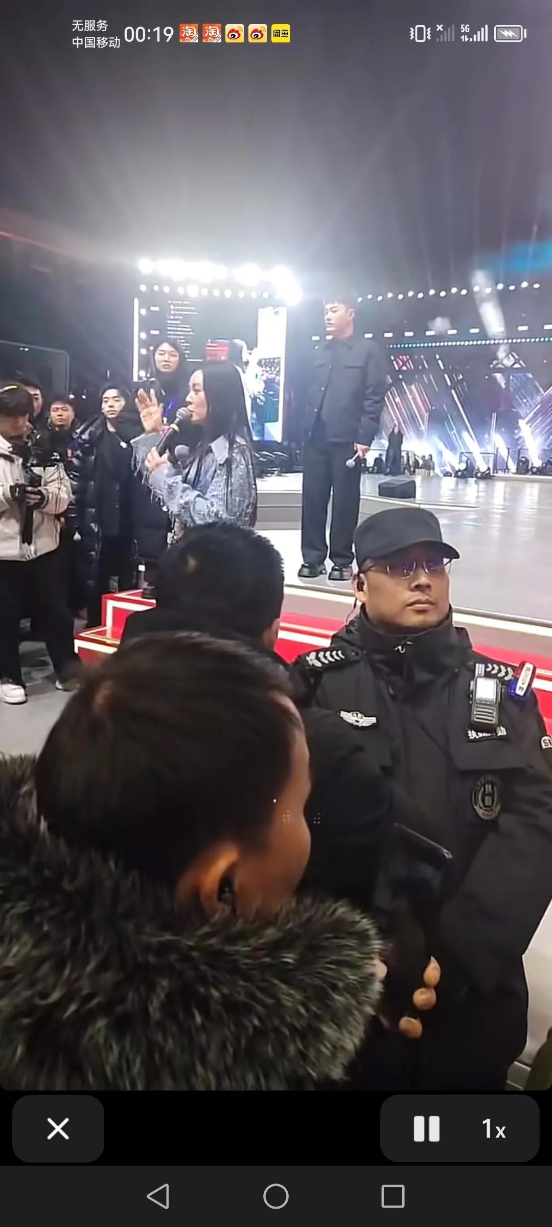 看来主办方对唐艺的这次活动很重视啊！但是唐艺现在能到这个程度，也是经过那么多时日