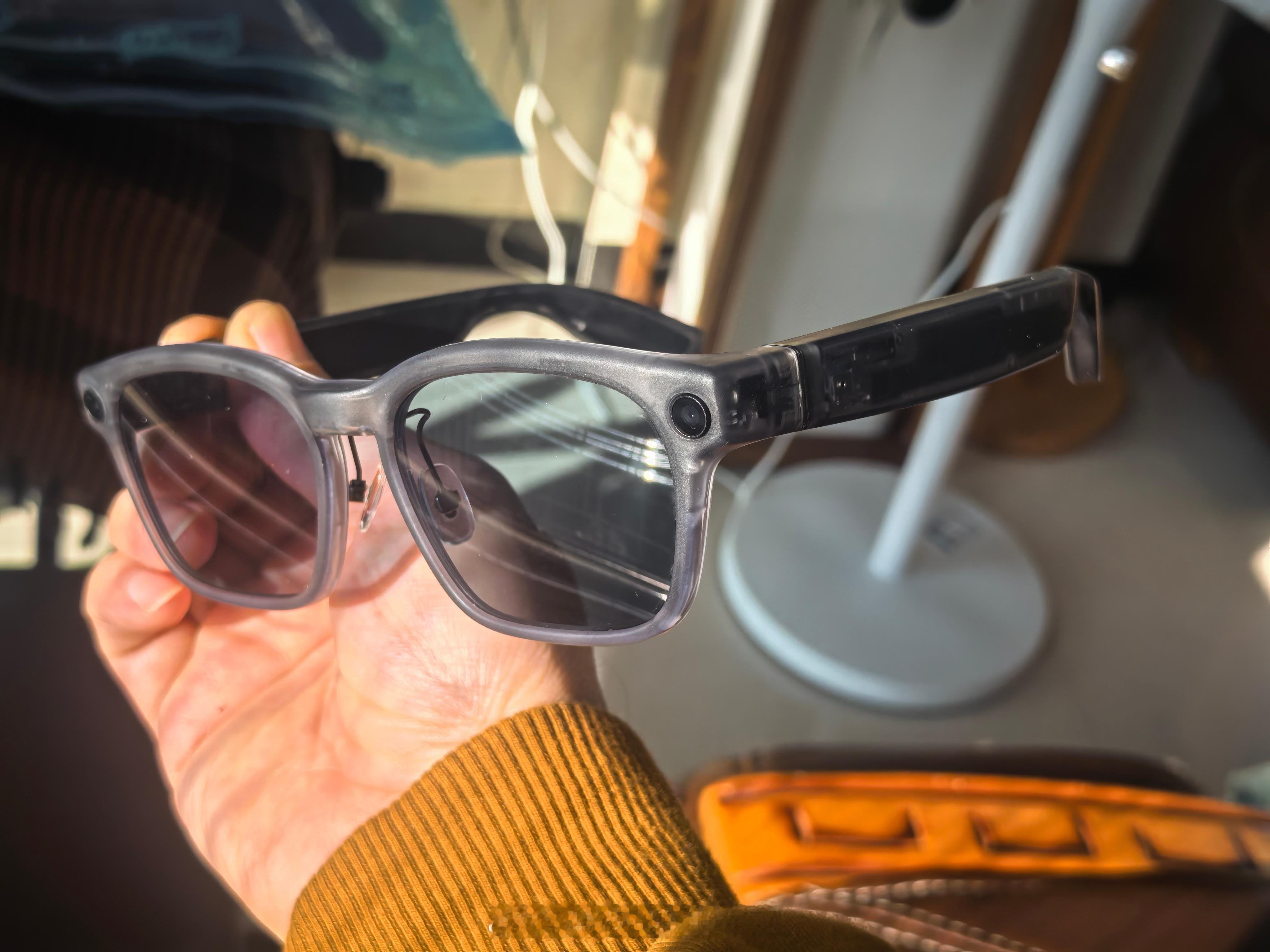 哑光科技灰墨镜款到手，第二幅理想ai眼镜livis 墨镜推荐