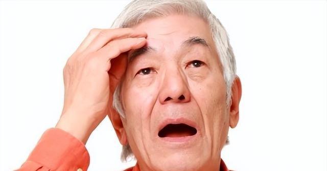 随着年龄的增长，许多人都会担心自己是否会患上老年痴呆症。这个问题不只是关于记忆的