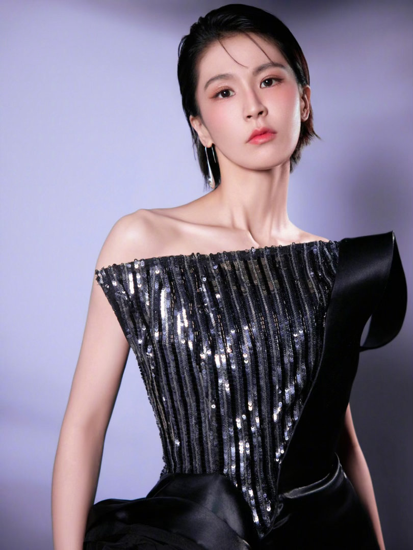 曾沛慈黄伟晋一见面就互怼终于等到二人合体，熟人专属互动就是见面互怼，氛围自在又欢