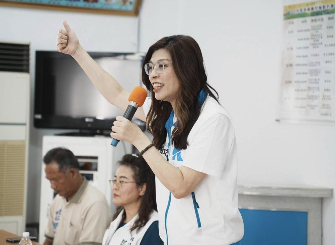 郑丽文说到做到，自掏500万买单。民进党这一招又赢了？

国民党发言人柳采葳今日